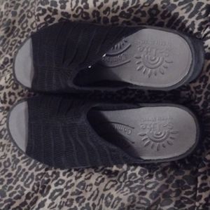 Easy Street comfort wedge So Lite sandal. Size 12 m. Color- Black.